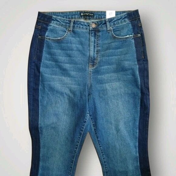 Fashion To Figure Piped Raw Hem Skinny Jeans Dark Wash Size 16 NWT - Picture 3 of 8
